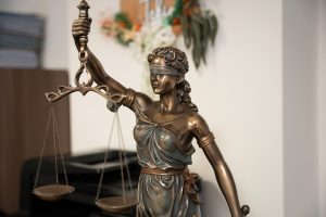 Pomoc prawna dla dłużników – Jak uniknąć pułapek prawnych