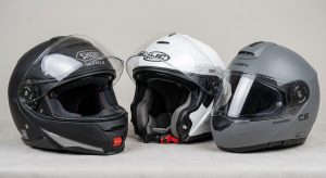 Kaski motocyklowe – jak wybrać bezpieczny i wygodny model na każdą trasę